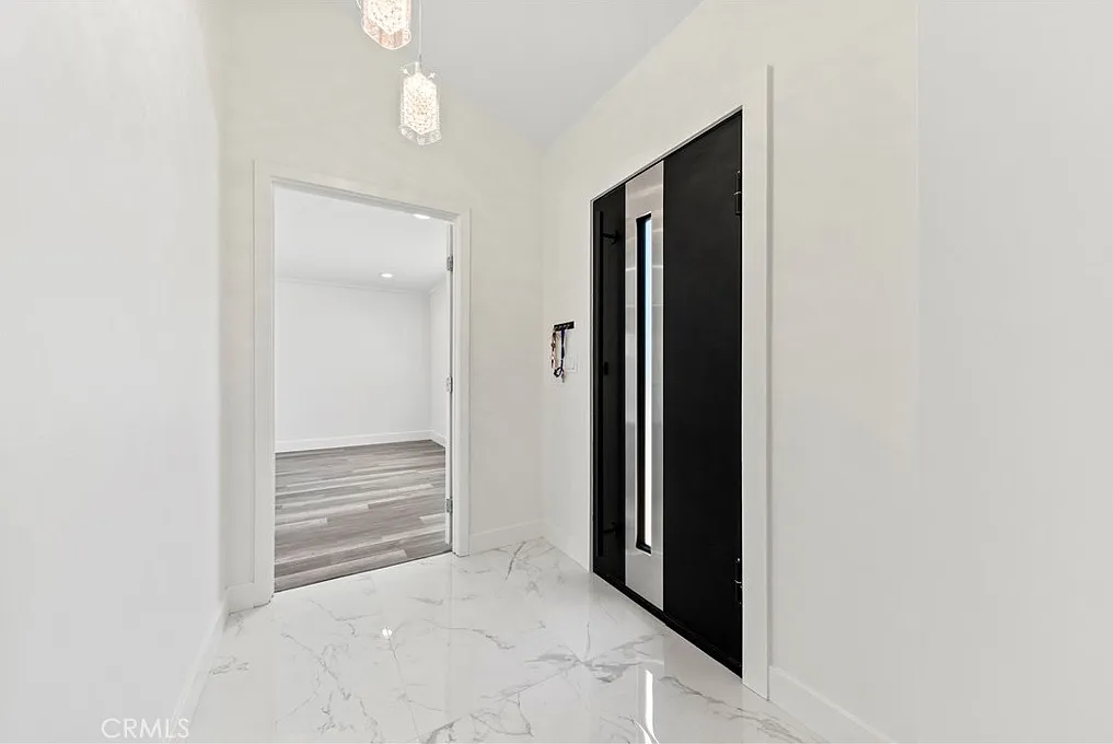 4 bed, 1315 sqft, $4,999 — Photo 2