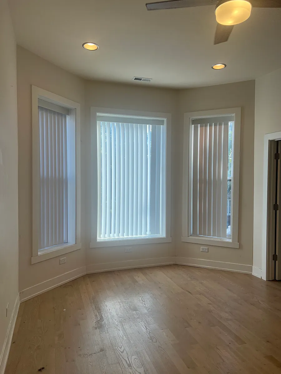Building Photo - 2935 W Adams St #2
