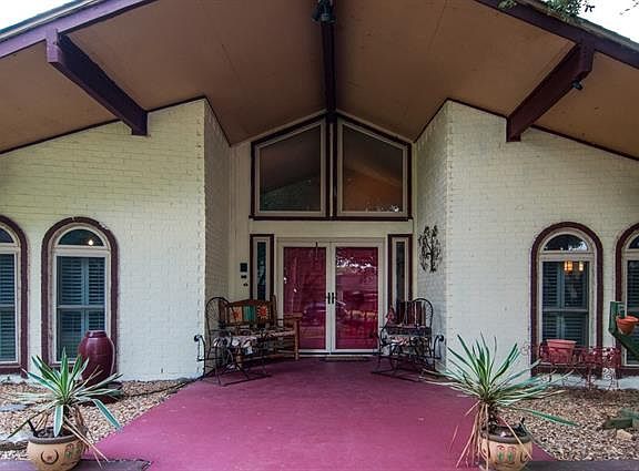 2nd image of 6204 Windsor Ct