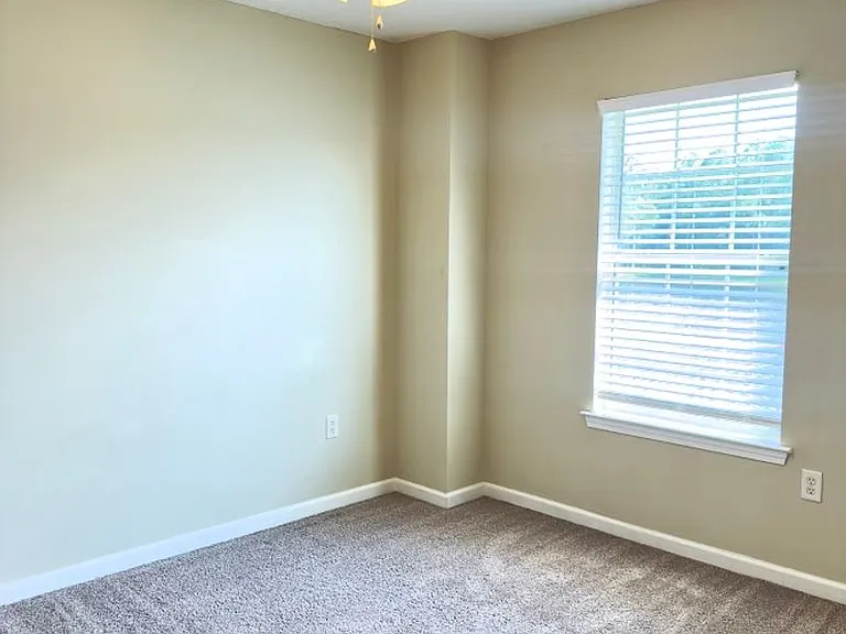 138 Hamilton Dr — Photo 11