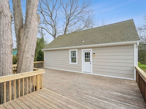4th image of 22 Lake Side Dr