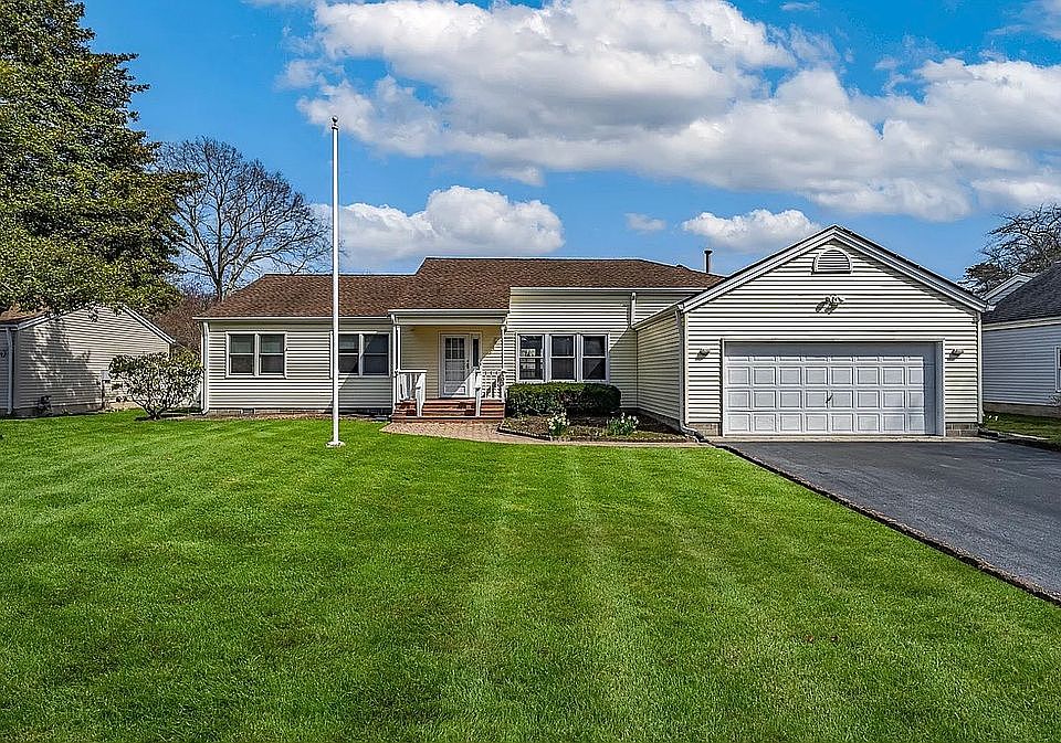 1st image of 103 Foxwood Ln
