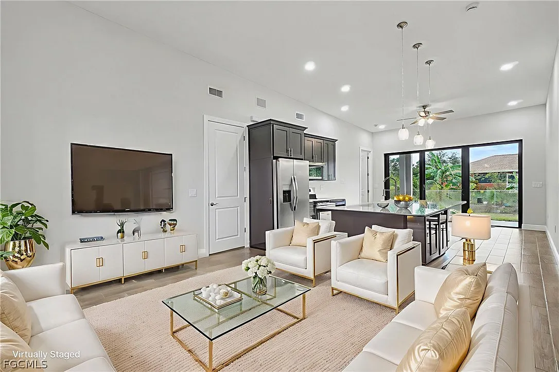 3 bed, 2.0 bath, 1312 sqft, $1,900 — Photo 1