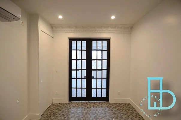 Rented by Miron Realty Group | media 19