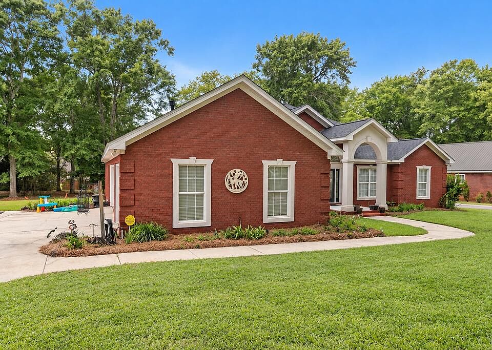 1st image of 302 Stonegate Dr