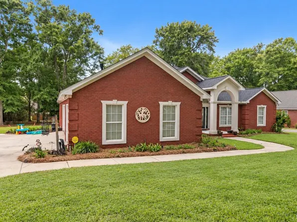 302 Stonegate Dr, Dothan, AL 36305