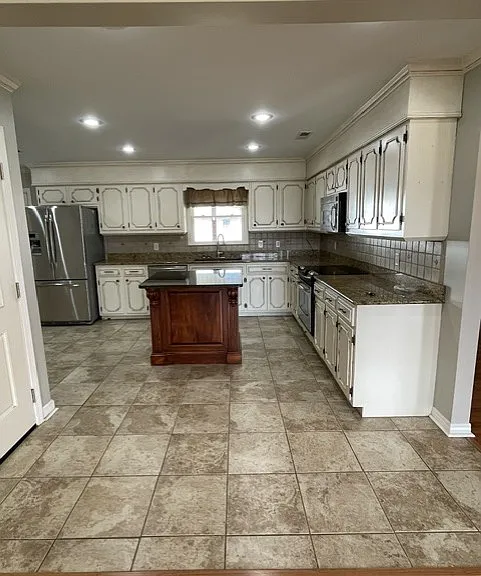 2202 Harding Ave — Photo 7