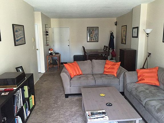 Spacious Open Concept Living/Dining Room