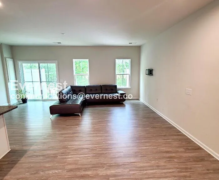217 Capeside Ct — Photo 8