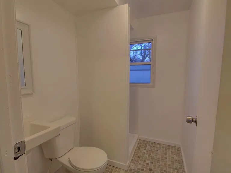 1105 Tremont Ave — Photo 14