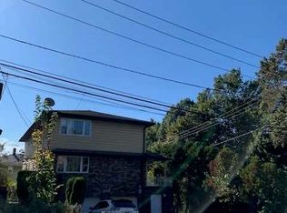 220 E Palisades Blvd, Palisades Park, NJ 07650