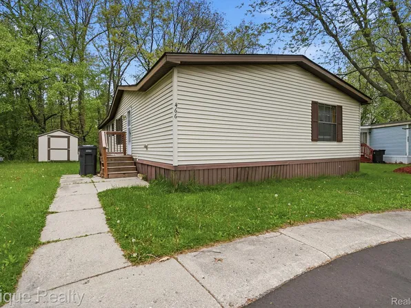 466 Turquoise Dr, Whitmore Lake, MI 48189