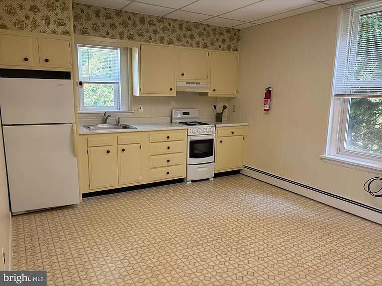 330 Broad St #2R — Photo 8