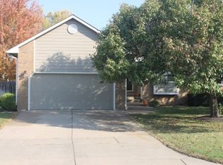 2322 N Crestline Ct, Wichita, KS 67205