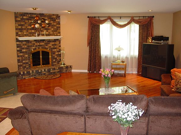 2nd image of 15337 Heather Ct