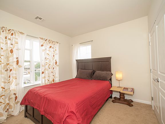 4th image of 16 Strangford Ct