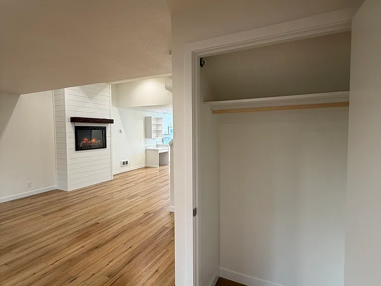 1050 NE Butler Market Rd #20 — Photo 4
