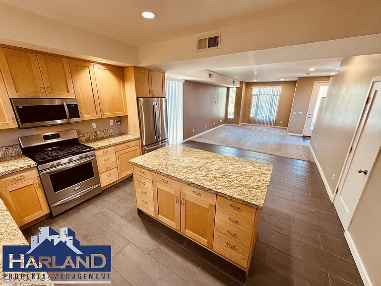 3528-3538 Indiana St #3528 — Photo 3