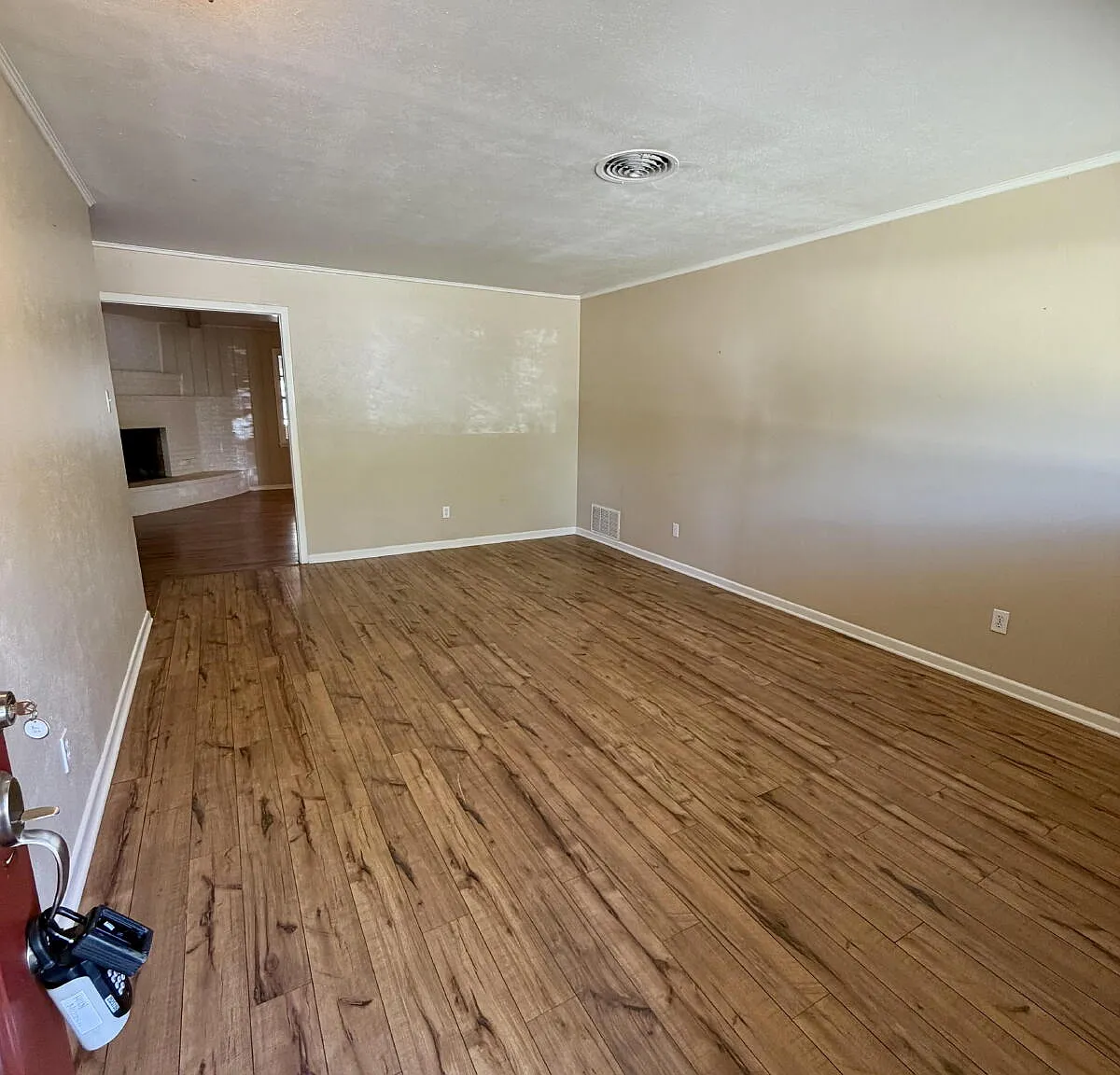 3 bed, 2.0 bath, 2156 sqft, $1,600 — Photo 3