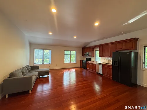 108 Comstock Hill Ave Photo 1