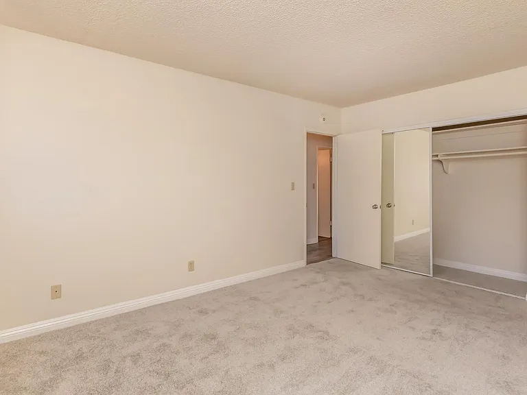 Ocean West Apartments — Photo 33