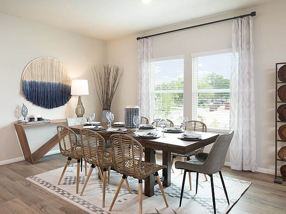 Perfect for formal or causal dinners.