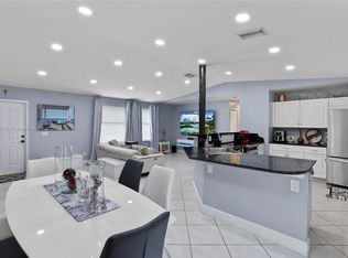 4641 Pine Ridge Rd, Naples, FL 34119