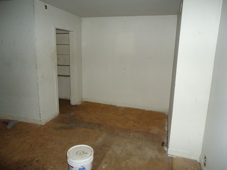 2nd image of 210 W Harnett St