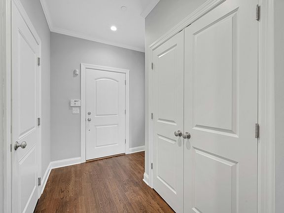 3rd image of 172 Woodside Ave
