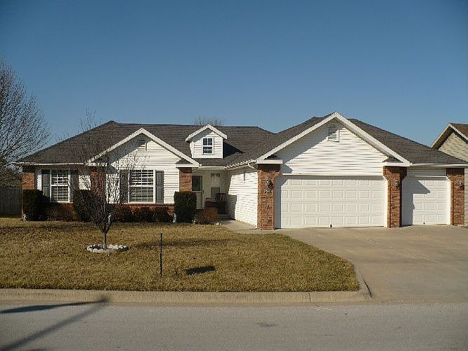 2nd image of 2201 E Foxborough Dr