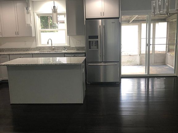 2nd image of 3112 Rosemary Ln