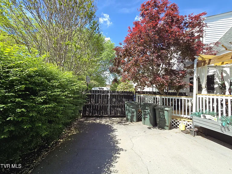 212 W F St #A — Photo 13
