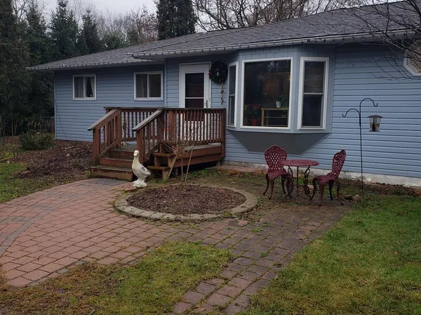 8205 Old White Lake Rd, White Lake, MI 48386