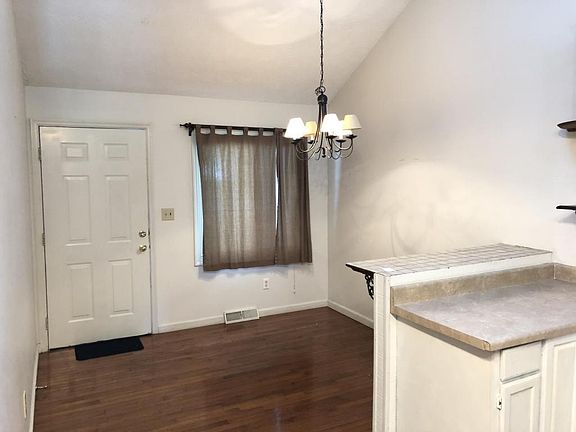 4th image of 156 Cherrybrook Dr