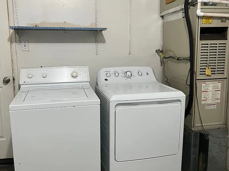 415 W J St — Photo 2