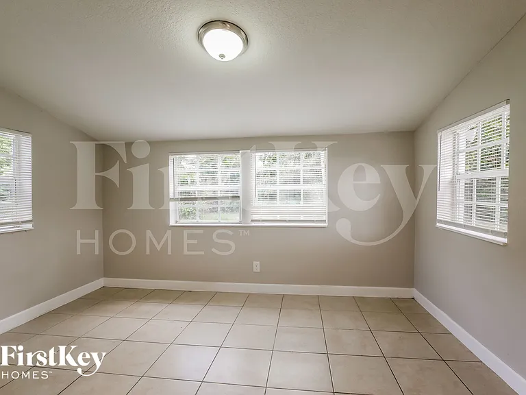 1250 NE 207th Ter — Photo 4