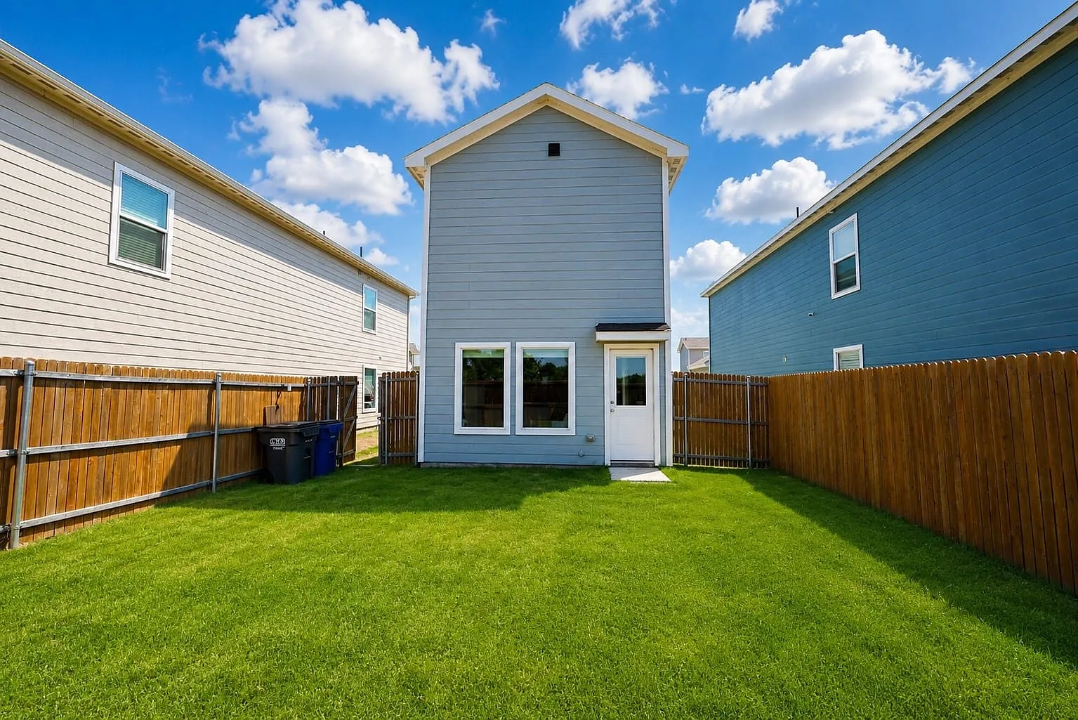 3 bed, 2.5 bath, 1213 sqft, $1,725 — Photo 2