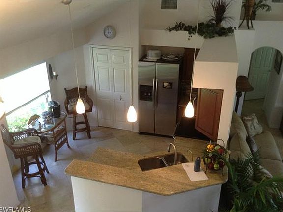 5th image of 2929 SW 11th Pl