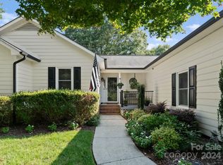 129 Meadow Creek Ln, Mooresville, NC 28117