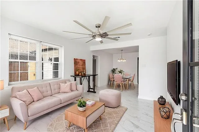 1509 Taft Park — Photo 2