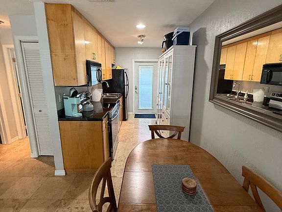 5th image of 720 NE 13th Ct #2