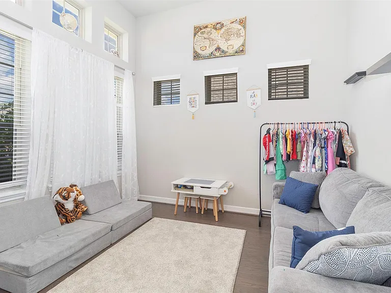 3010 Flora Manor Dr — Photo 30