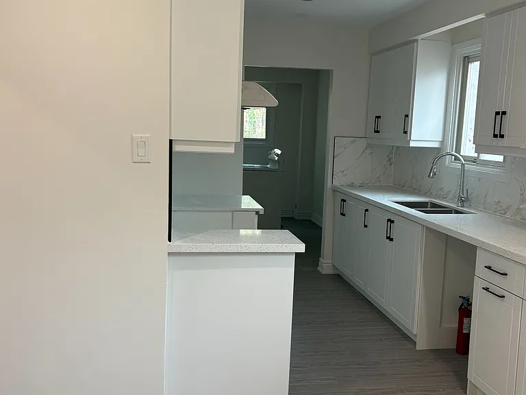 44 Sylvia St — Photo 9
