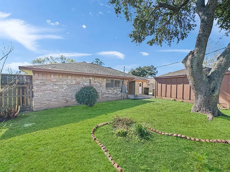 14006 Briarworth Dr — Photo 24