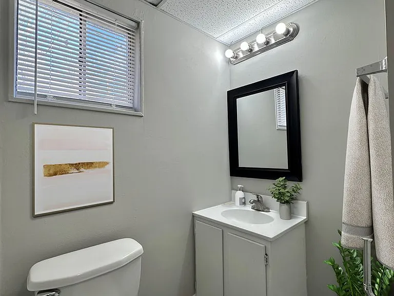 204 Courtyard Cir — Photo 69