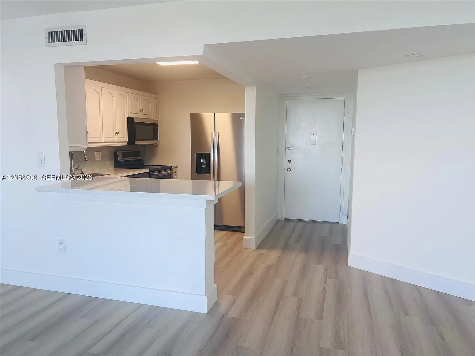 Wilshire Condo — Photo 4