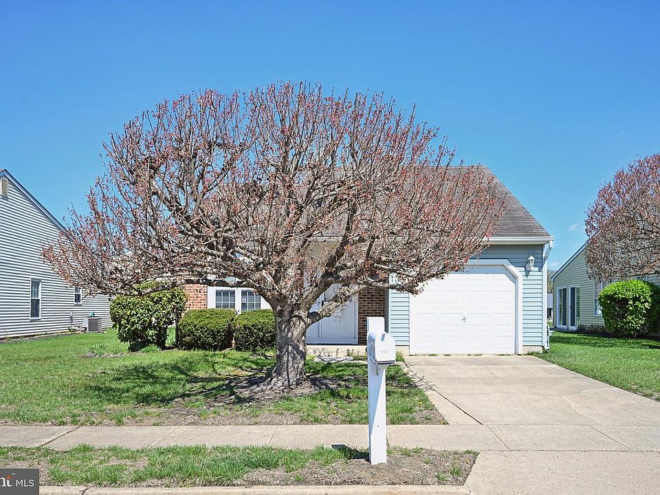 1st image of 107 Bastian Dr
