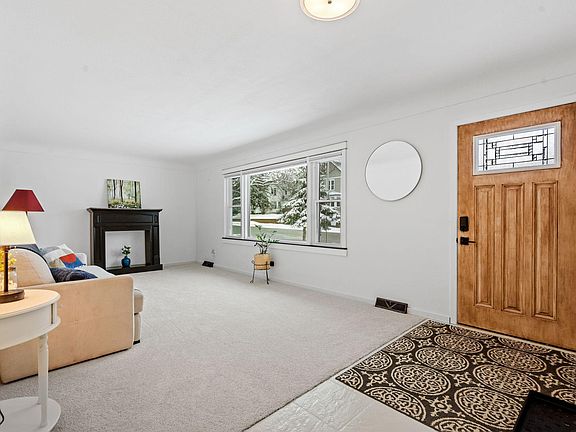 4th image of 505 2nd Ave NW