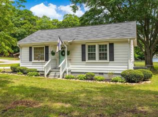 302 Hillcrest Dr, Greer, SC 29651