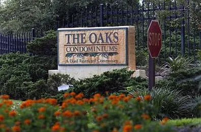 Oaks community sign